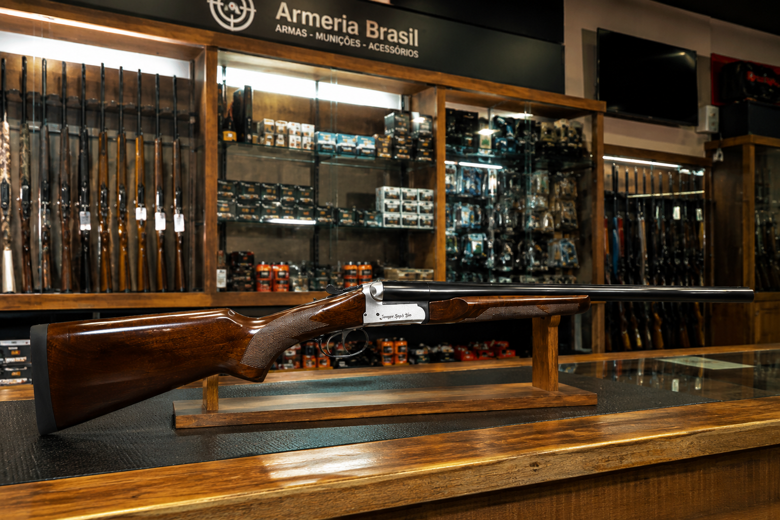 Espingarda Boito A/680 Luxo Bigatilho calibre 28 em exposição na Armeria Brasil