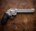 Revólver calibre .38: capa, revolver encima da mesa